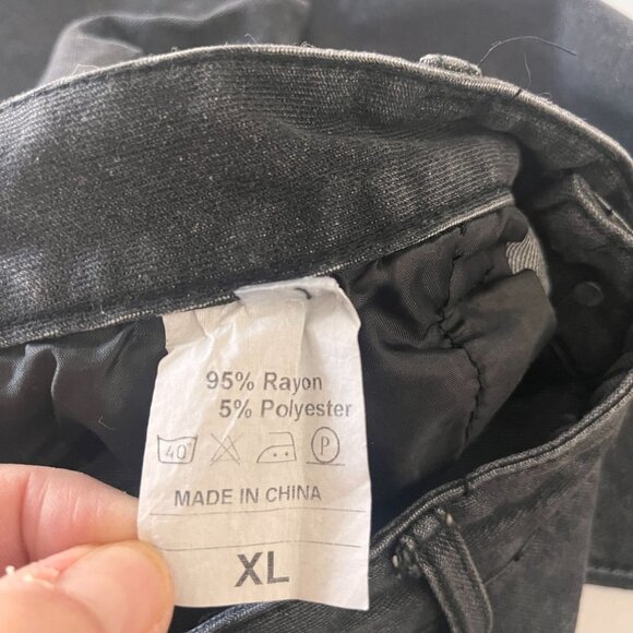 Coeur de Vague Jeans Womens XL Black Distressed Capri Style NWT - Picture 6 of 16